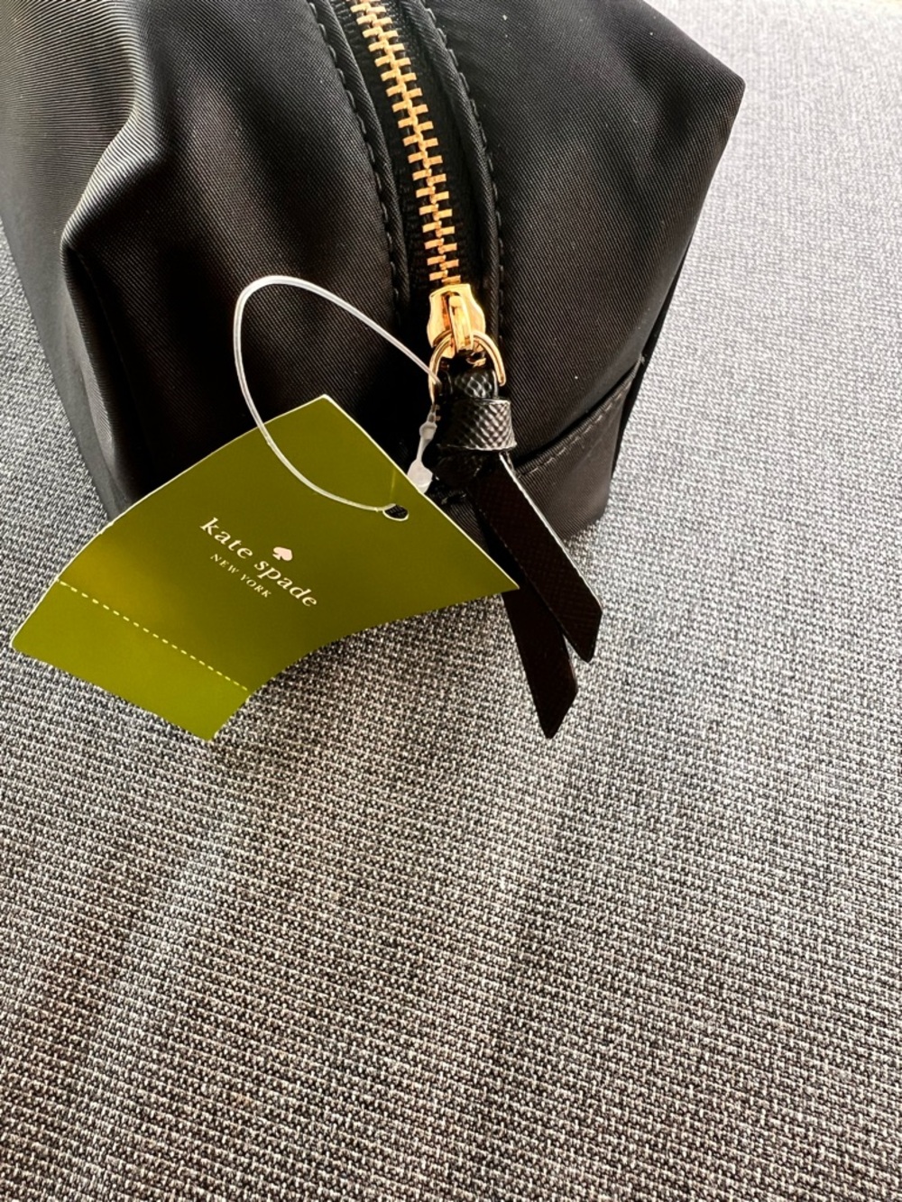 kate spade black toiletry pouch with gold hardware - Picture 4 of 6